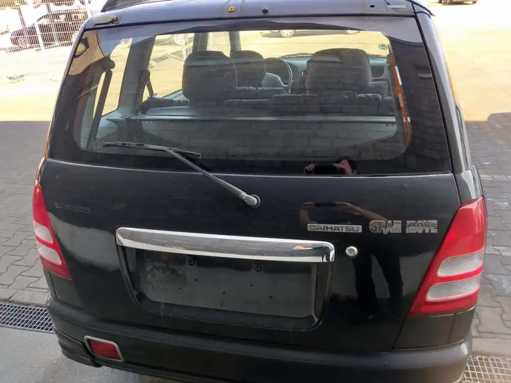 Heckklappe gebraucht DAIHATSU GRAND MOVE Baujahr 2001 Schnäppchen